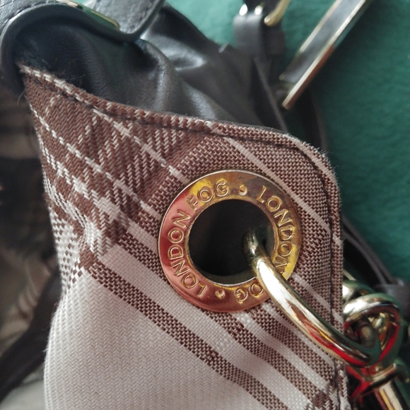 London Fog Weather or Not reversible handbag - Picture 14 of 16